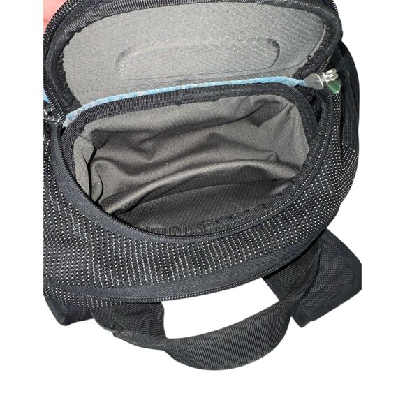 Thule Sweden Crossover Backpack Laptop Sunglasses Pocket Travel Hiking Black - Picture 6 of 10